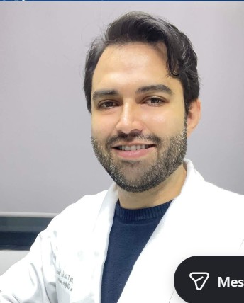 Dr. Erick Blanca en consultorio